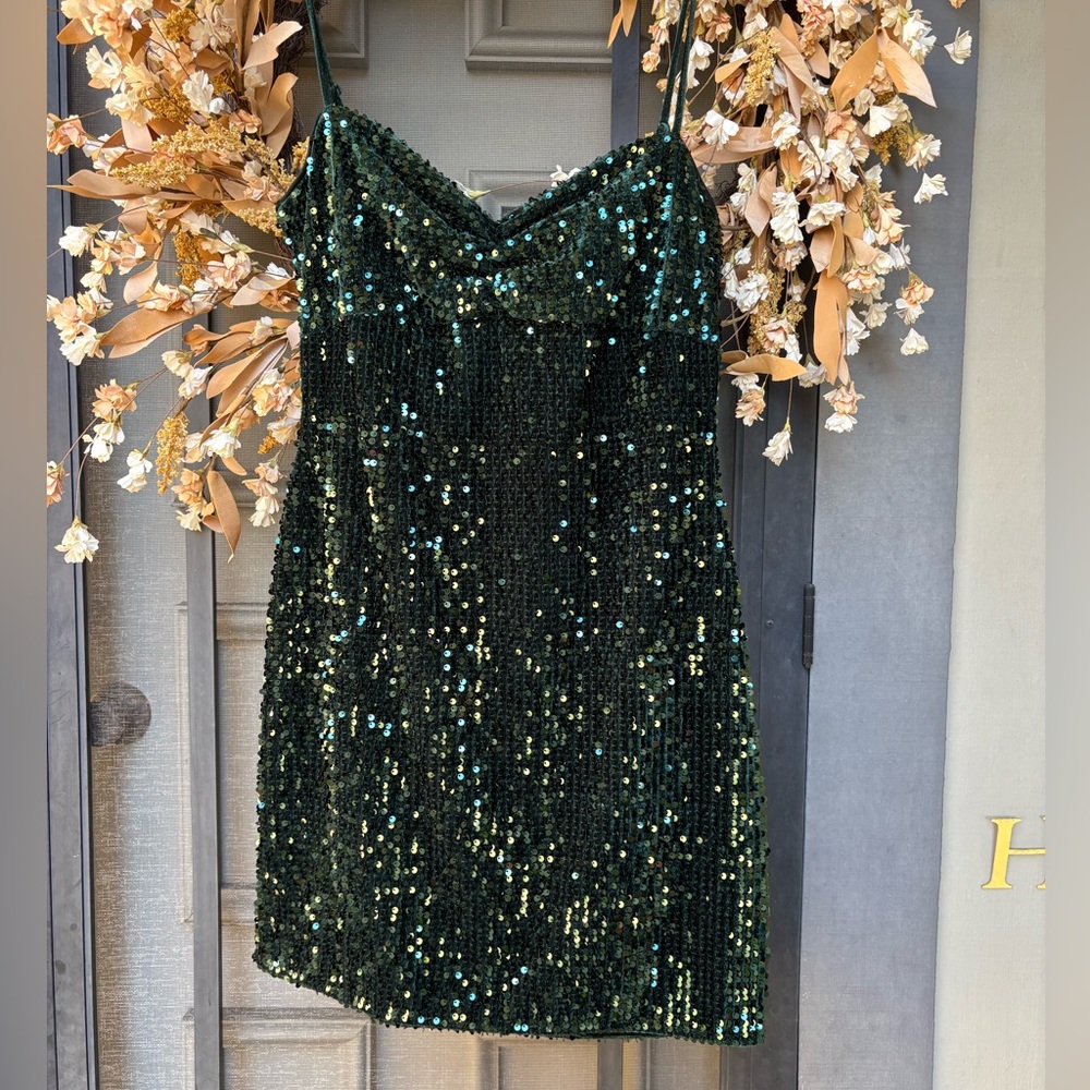 🧿SUPER SALE; PRICE FIRM🧿 
Zara Sequince Mini Green